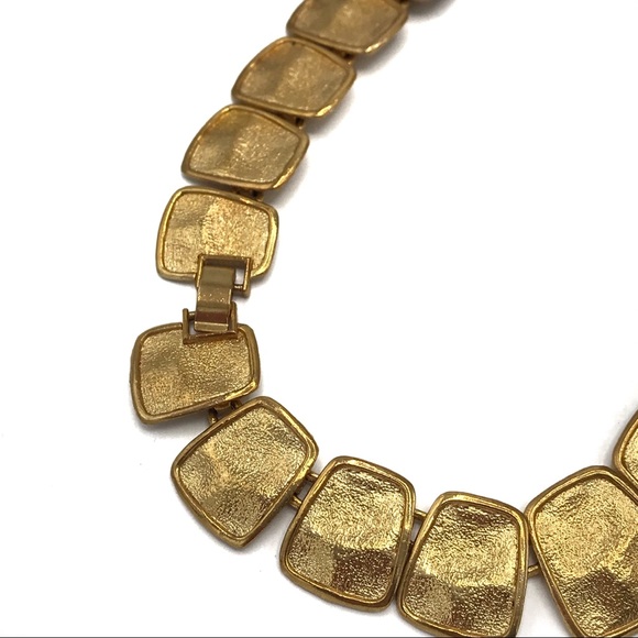 Vintage Gold Textured Collar Necklace - Picture 6 of 7